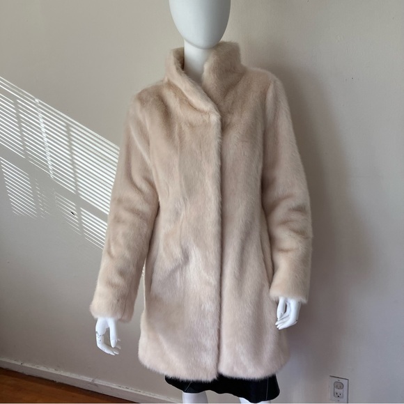 Like New Eliza J cream faux fur coat - Picture 2 of 12